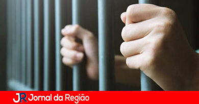 Neto é preso por invadir casa da avó e exigir dinheiro para drogas