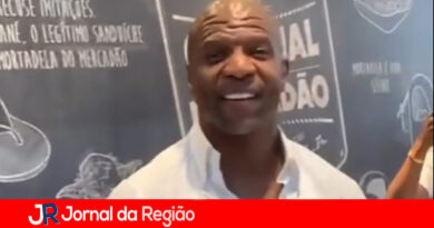 “Pai do Chris” volta ao Brasil e curte Sampa