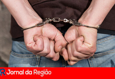 Homem é preso por agredir a esposa grávida com várias mordidas