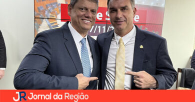 Flávio Bolsonaro diz que ‘sem dúvidas’ apoiaria Tarcísio ao Planalto em 2030