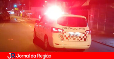 PM recupera carro roubado e prende dois ladrões