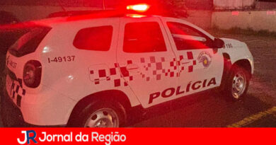 Homem bate na esposa e se esconde da PM no guarda-roupas