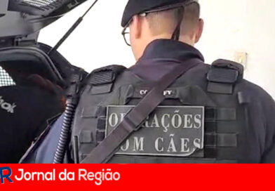 Cão K9 encontra 137 porções de drogas em mata no Jardim Tarumã
