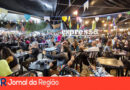 Festa do Hamburger com música e danças ocorre na Avenida dos Ferroviários