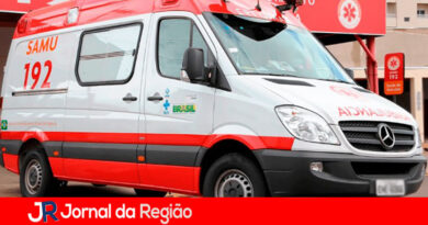 Mulher sofre ferimentos graves em acidente na Humberto Cereser