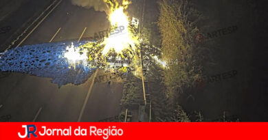 Caminhão pega fogo na Bandeirantes