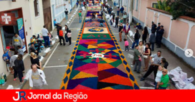 Milhares de fiéis participam de Corpus Christi em Santana de Parnaíba