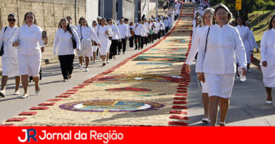 Cerca de 10 mil pessoas acompanham procissão de Corpus Christi em Várzea Paulista