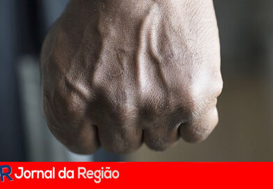 Criança de 10 anos liga no 190 para salvar a mãe agredida pelo pai