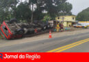 Polícia Rodoviária prende dois por furto de carga de caminhão tombado