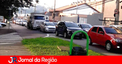 Acidente no Trevo do Quartel complica trânsito na Vila Rami