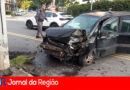 Carro bate em poste no Jardim Samambaia