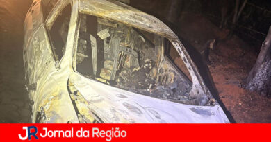 Carro queimado tinha corpo dentro, em Itatiba