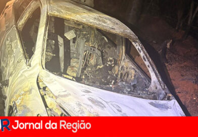 Carro queimado tinha corpo dentro, em Itatiba