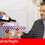 Festa do Vinho está sendo um sucesso na Avenida dos Ferroviários