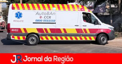 Acidente na Rodovia dos Bandeirantes deixa uma mulher morta e piloto ferido
