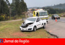 Picape e ônibus batem na Rodovia Edgard Zambotto, em Jarinu
