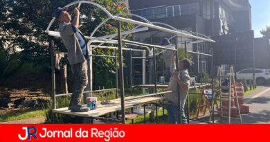 Pontos de ônibus da Avenida Nove de Julho são reformados