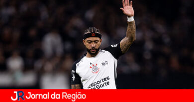 Corinthians desiste de Memphis Depay