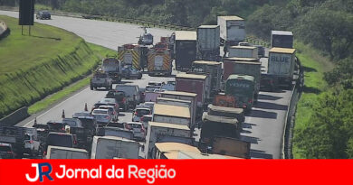 Colisão entre caminhões deixa um morto e três feridos