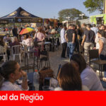 Música, lanches e bebidas no estacionamento do Paço Municipal de Jundiaí