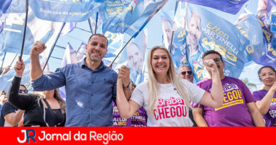 Adesivaço marca início da campanha de Ellen Martinelli e Edicarlos Vieira