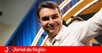 Flávio Bolsonaro tem candidatura registrada na “Rua dos Bandidos”. TSE corrige filiação ao PL