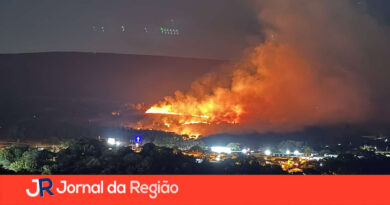 Incêndio de grandes proporções atinge mata às margens da Dom Gabriel