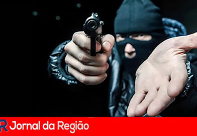 Três criminosos armados rendem família e fazem transferências PIX em Jundiaí