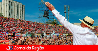 Lula começa campanha em São Bernardo em tom emotivo