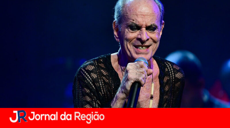 Ney Matogrosso anuncia turnê por estádios do Brasil a partir de janeiro de 2027