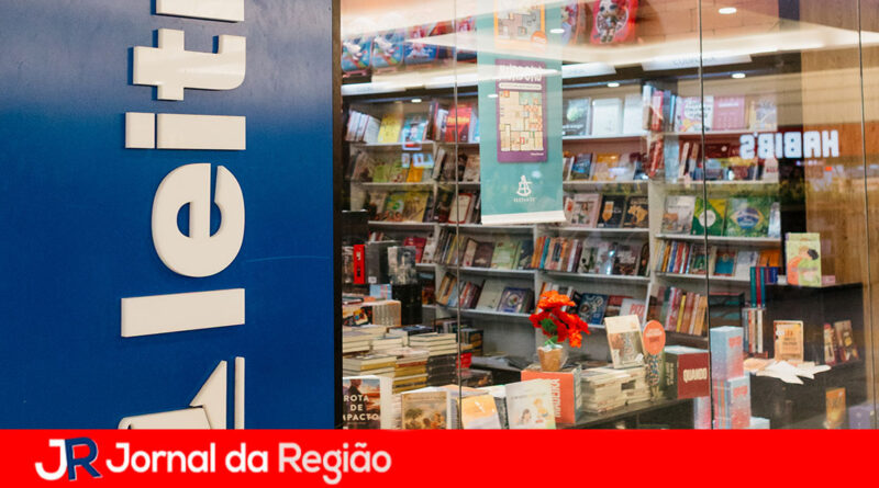 “Memórias de Clarisse” tem sessão de autógrafos no Maxi Shopping