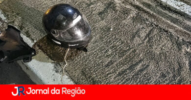 Motociclista morre após bater em árvore na Avenida Duque de Caxias