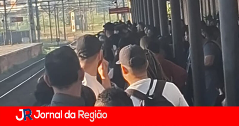 estacao de trem lotada
