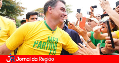 Flávio Bolsonaro se apresenta para os nordestinos