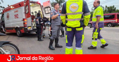 Bombeiros, SAMU e DER atendem acidente de carro x moto