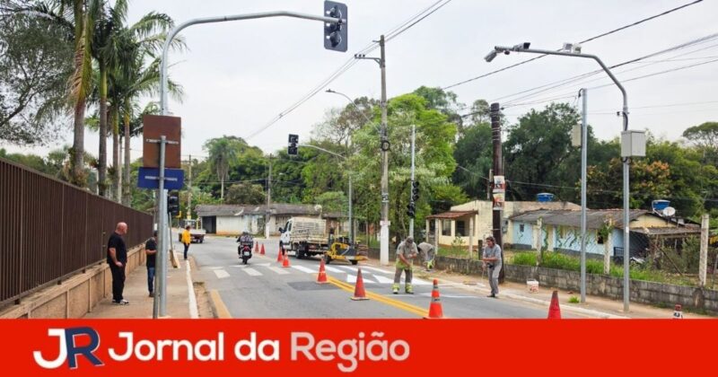 Avenida José Mezzalira passa a contar com semáforo de pedestres 1 semaforo pedestres