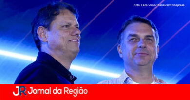 ‘Quem quer ver o Bolsonaro aqui no ano que vem dá um grito’, diz Flávio sobre volta do pai em evento