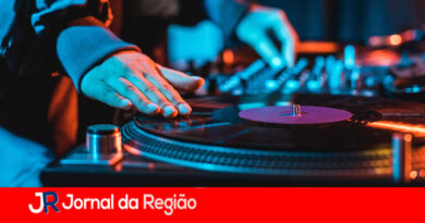 DJ DISCOTECA MUSICA Depositphotos 248922456 XL copiar