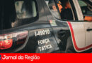 Homem é preso por adulteração de placa e culpa os filhos pequenos por “fazerem arte”