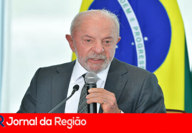 Lula insiste que Flávio vai fazer cortes de programas sociais dos “pobres”