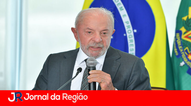 Lula insiste que Flávio vai fazer cortes de programas sociais dos “pobres”