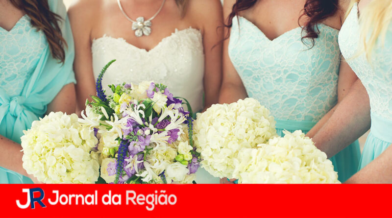 Loja é acusada de destruir sonhos ao não entregar vestidos de noivas
