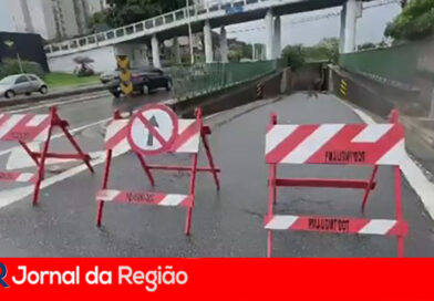 Túnel da Ferroviários fica interditado devido alagamento