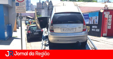 Agentes de Trânsito apreendem carro com 120 multas (mais de R$ 40 mil em dívidas)