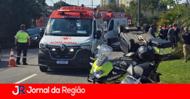 Carro capota na 14 de Dezembro e uma pessoa morre