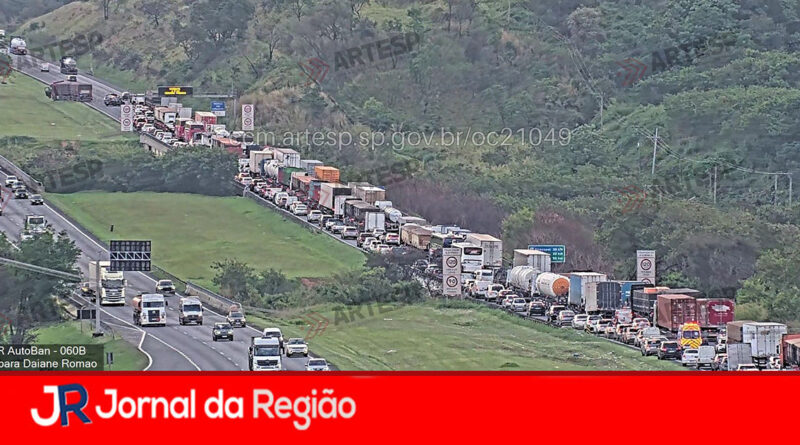 Engavetamento na Bandeirantes deixa 13 pessoas feridas em Jundiaí