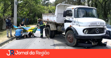 Caminhão passa por cima de moto em acidente na Giustiniano Borin