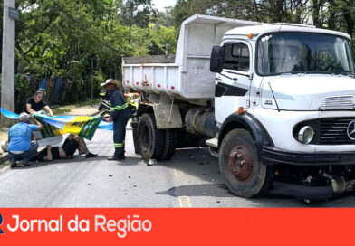 Caminhão passa por cima de moto em acidente na Giustiniano Borin