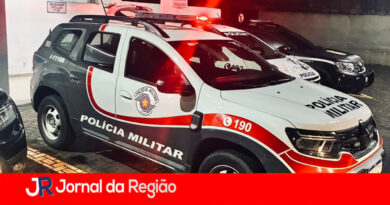 Homem queima roupas e documentos da esposa